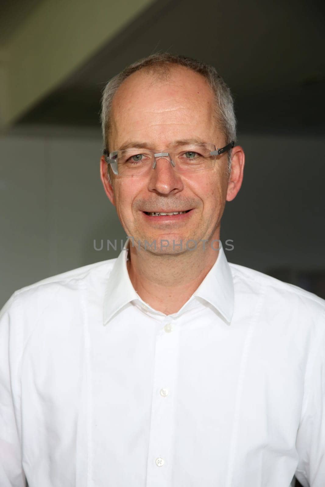 Markus Dombrowsky ( Soehnle Head of Trademarketing ) . Soehnle  Fit in 10 Wochen vor .  Anlaesslich des 150-jaehrigen Marken-Jubilaeums von Soehnle  in der Panorama Lounge Hamburg , 15.05.2018