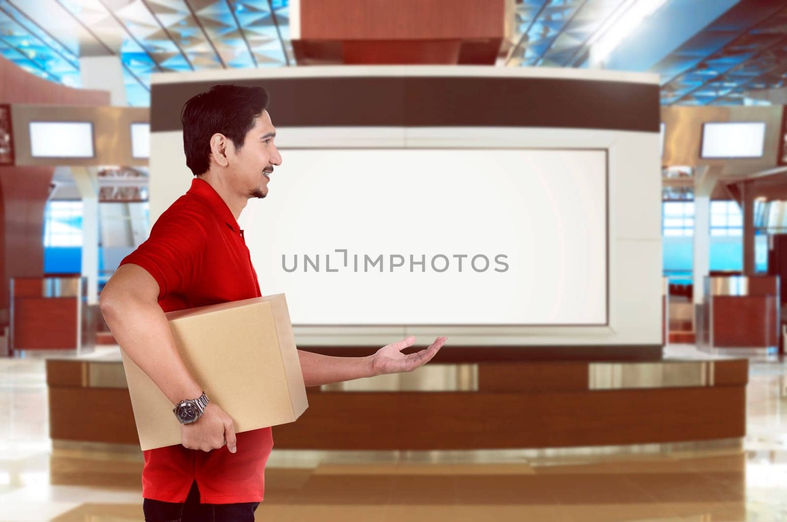 Side view of asian delivery man send a parcel on the building