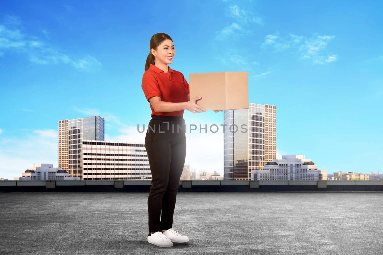 Happy asian delivery woman deliver the parcel in the city