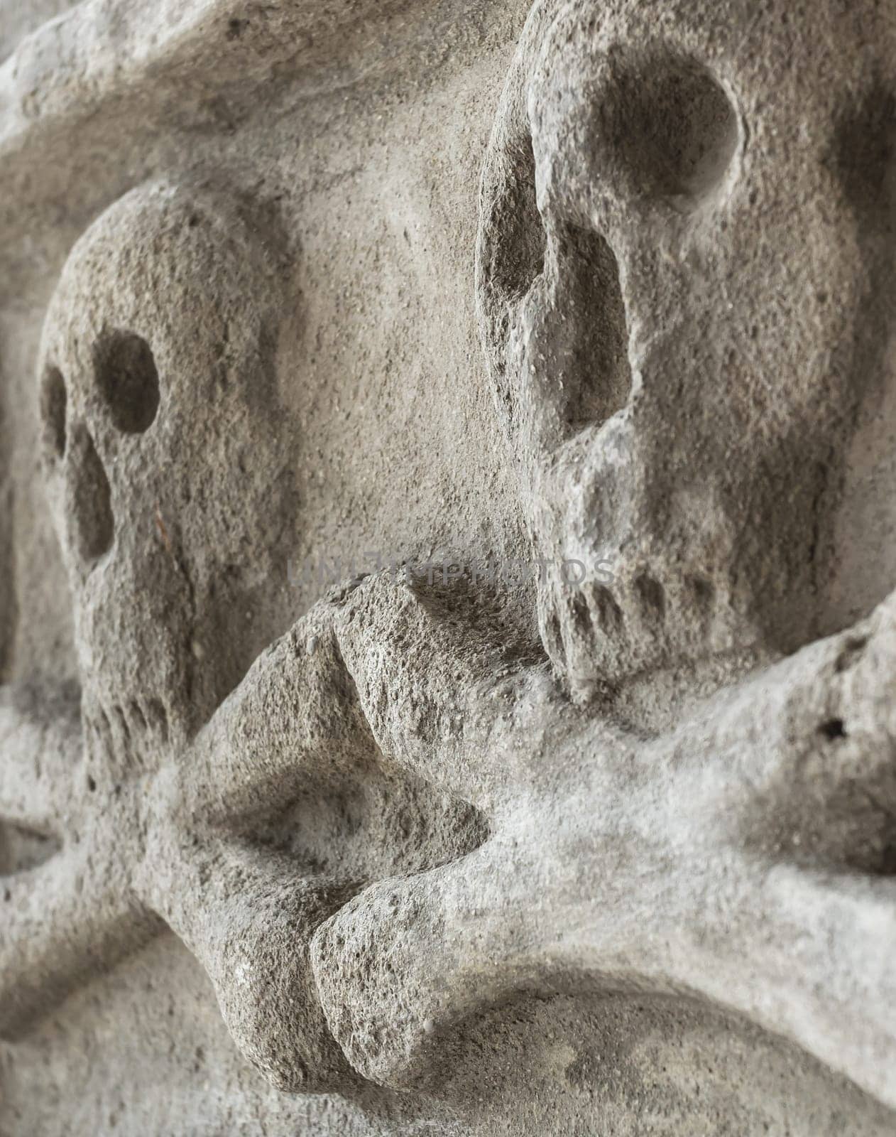 Skulls and crossbones carving on a cemetery wall