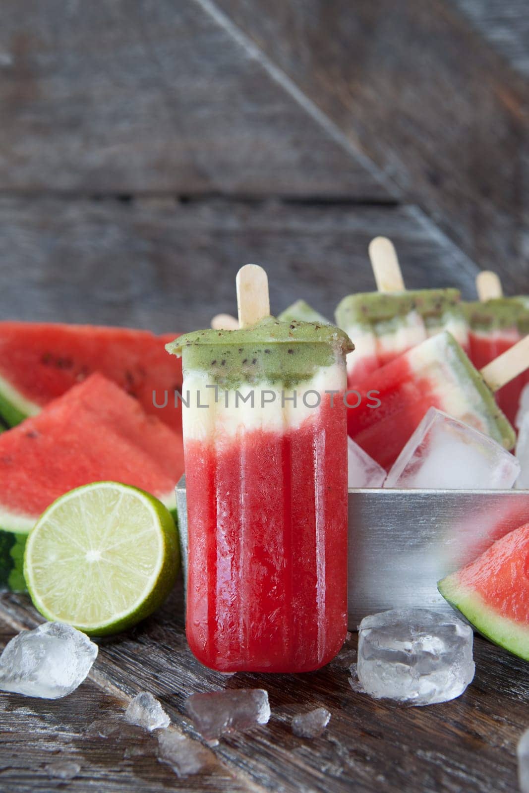 Popsicles with yogurt and fresh fruit