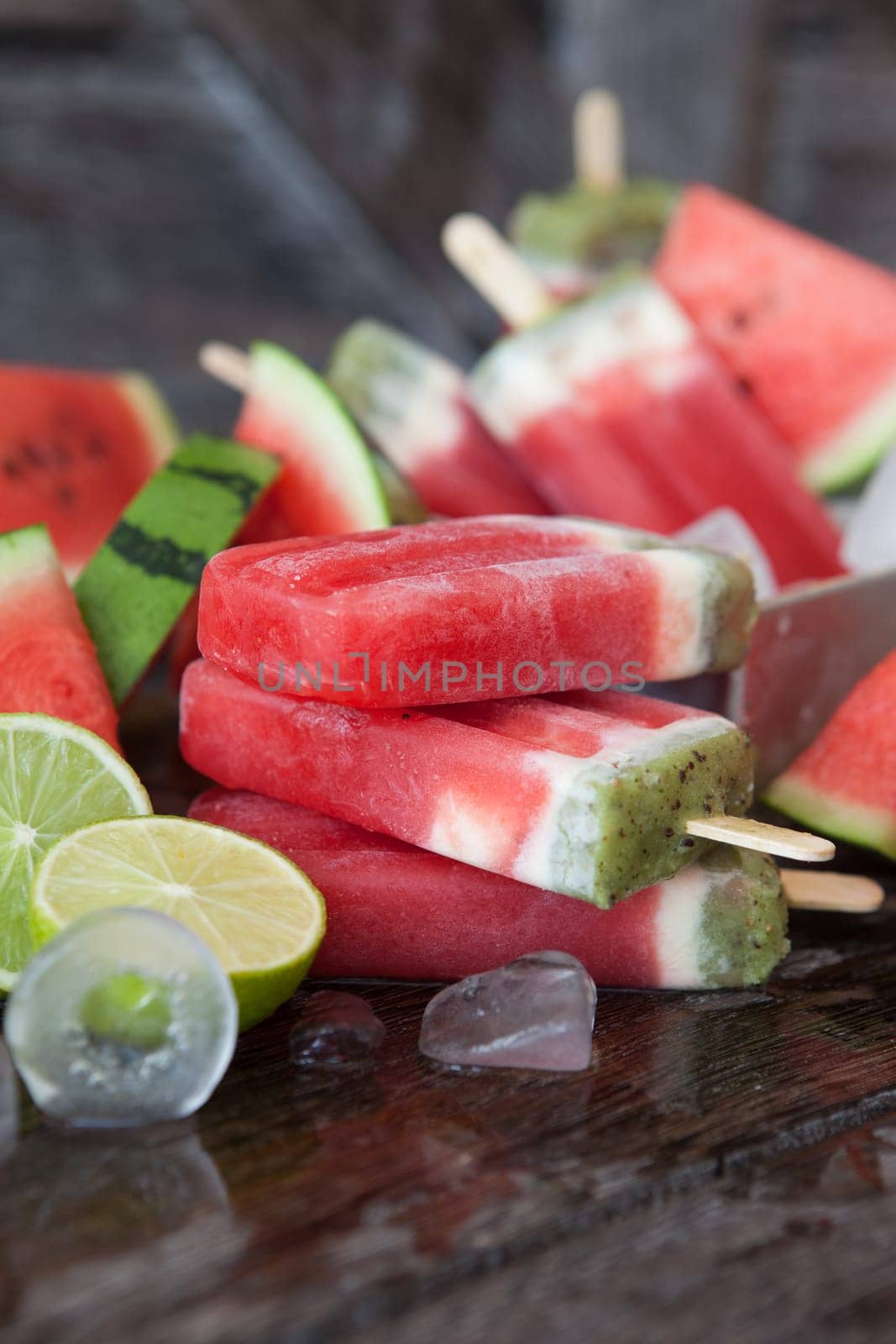 Popsicles with yogurt and fresh fruit