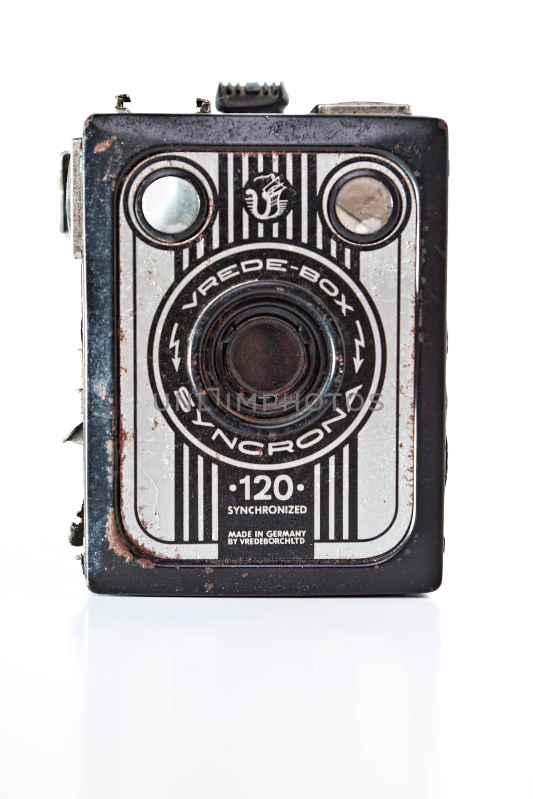 The Vrede-Box Syncrona made by Vredeborch Ltd in Germany in 1953.  It takes 120 film and also has a flash hotshoe.