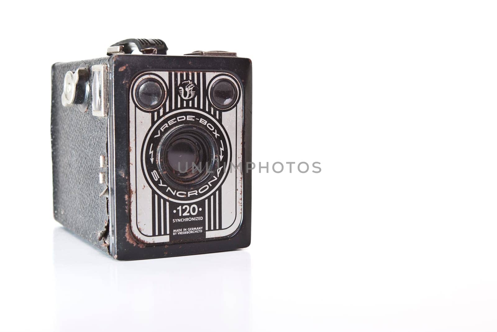 The Vrede-Box Syncrona made by Vredeborch Ltd in Germany in 1953.  It takes 120 film and also has a flash hotshoe.