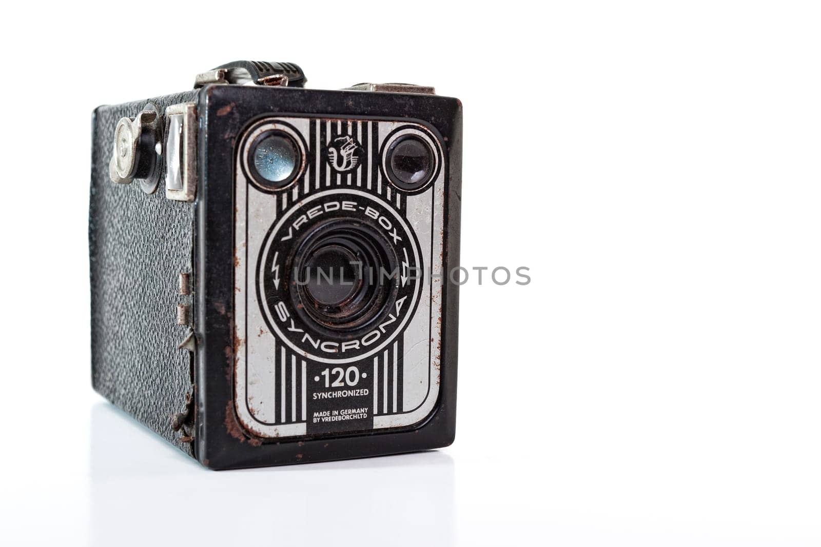 The Vrede-Box Syncrona made by Vredeborch Ltd in Germany in 1953.  It takes 120 film and also has a flash hotshoe.