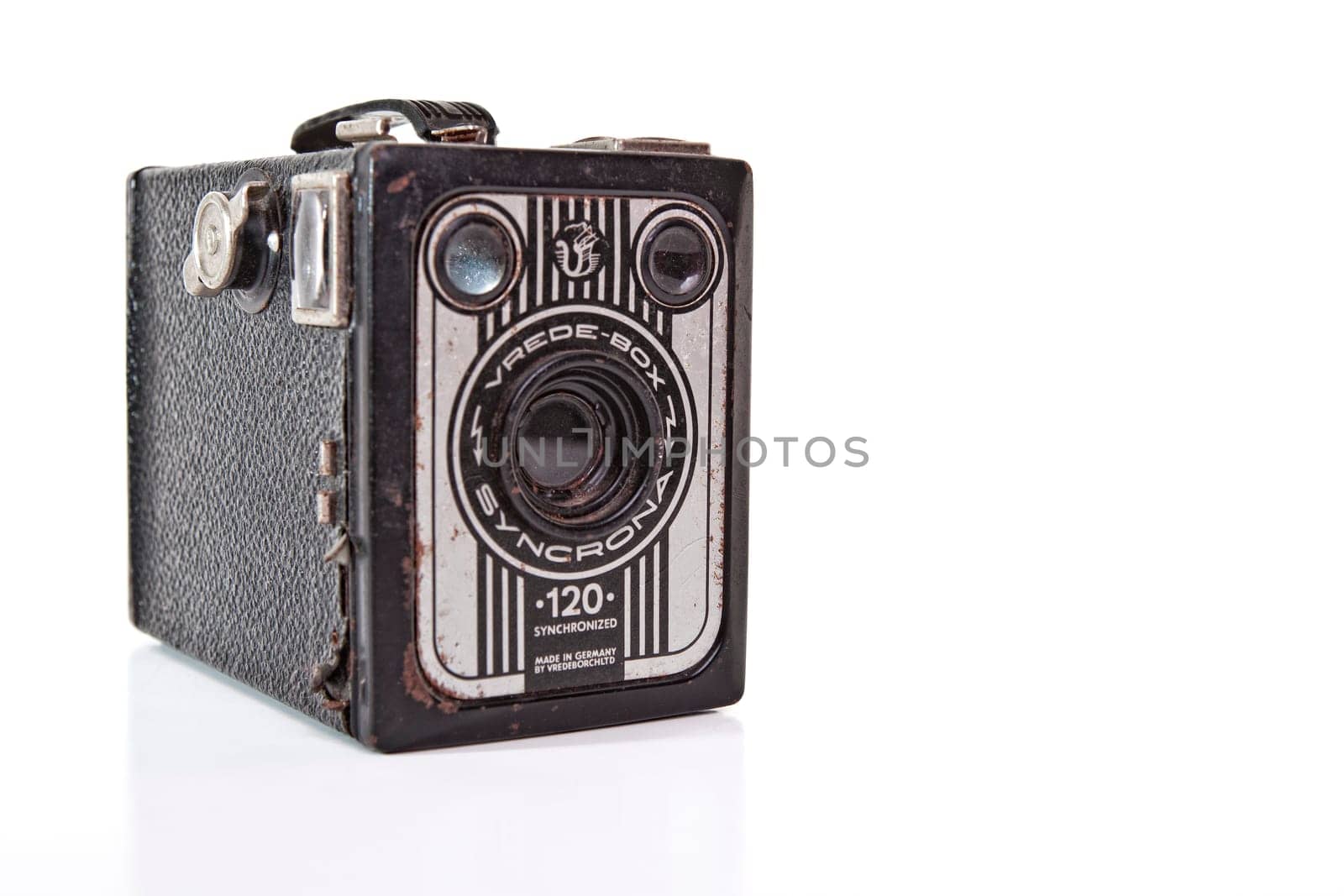 The Vrede-Box Syncrona made by Vredeborch Ltd in Germany in 1953.  It takes 120 film and also has a flash hotshoe.