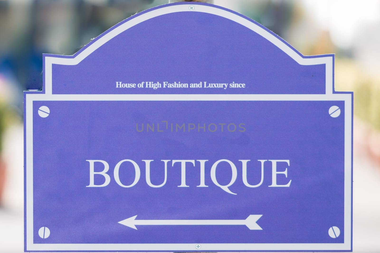 Metal sign with directions and instructions in Italian