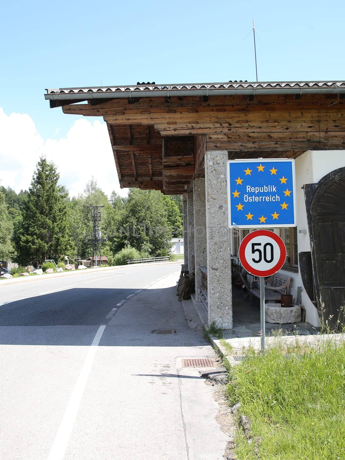 Border sign Republic of Austria at the Dürrnberg border crossing