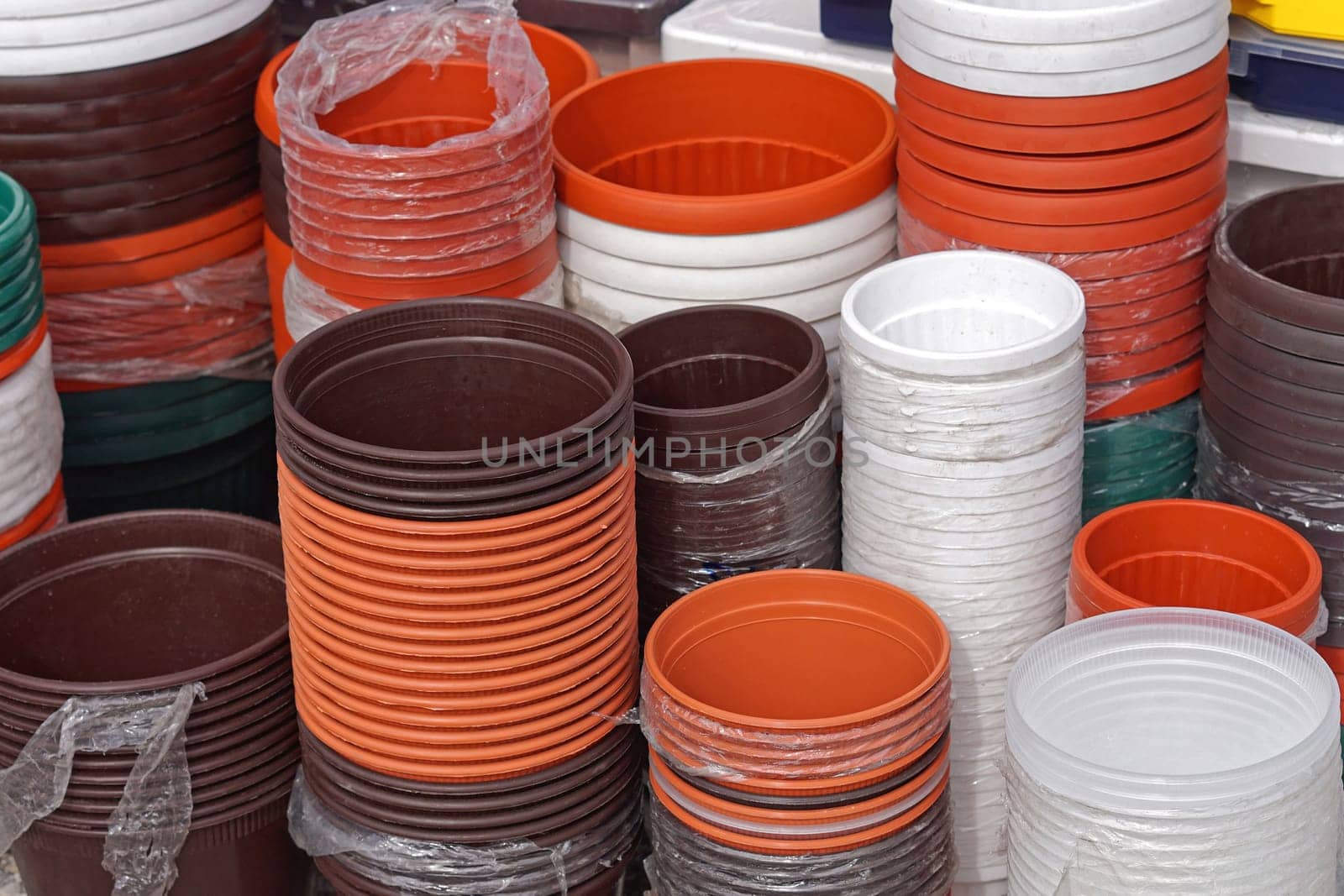 New plastic flower pots for sale