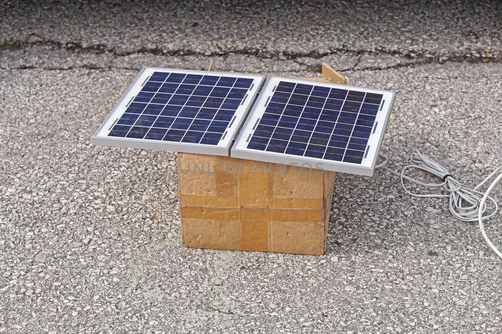 Double solar panel cells at box outside