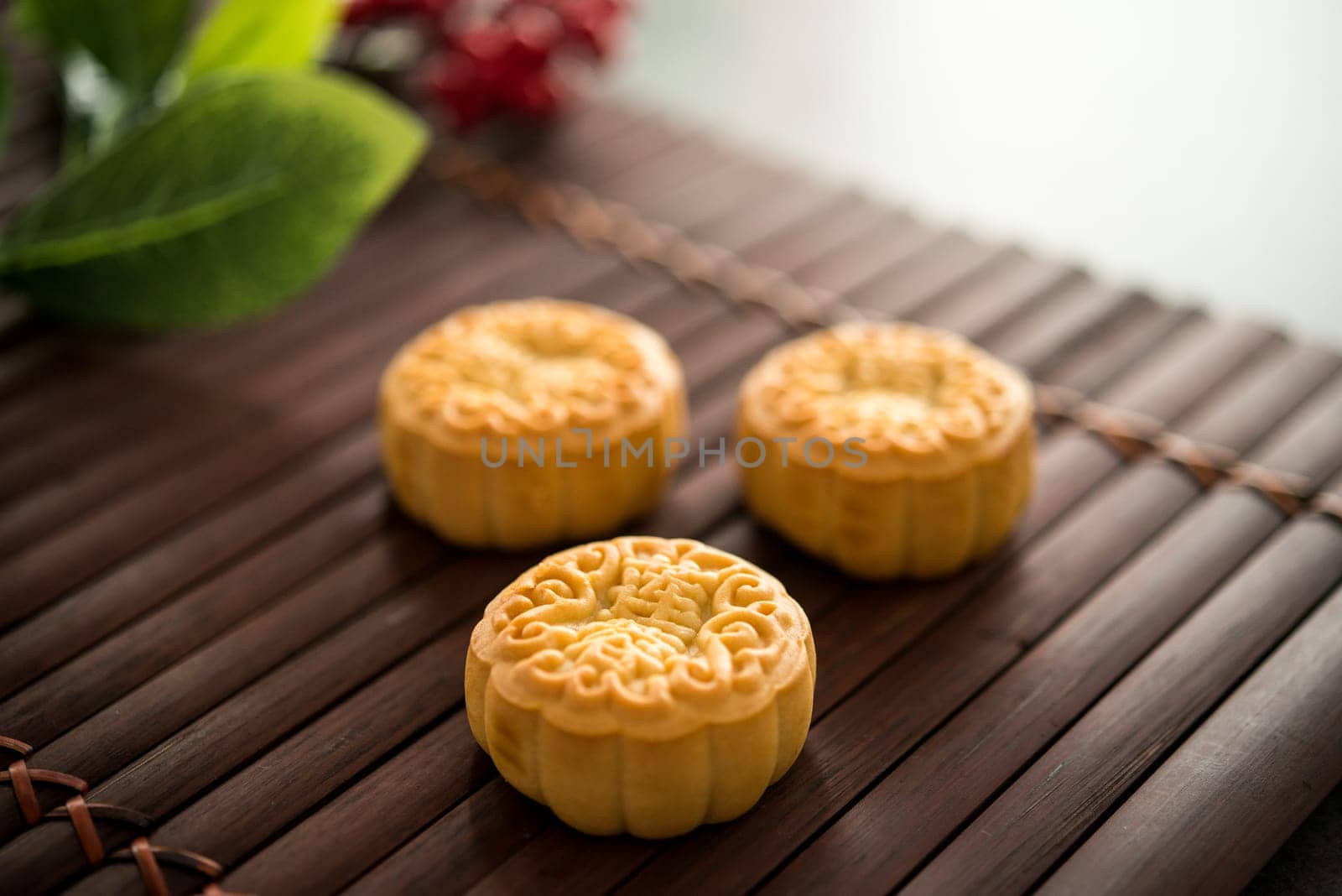 Moon cakes is traditionally pastry to eaten during Mid-Autumn Festival. The Chinese character represent "lotus paste""."