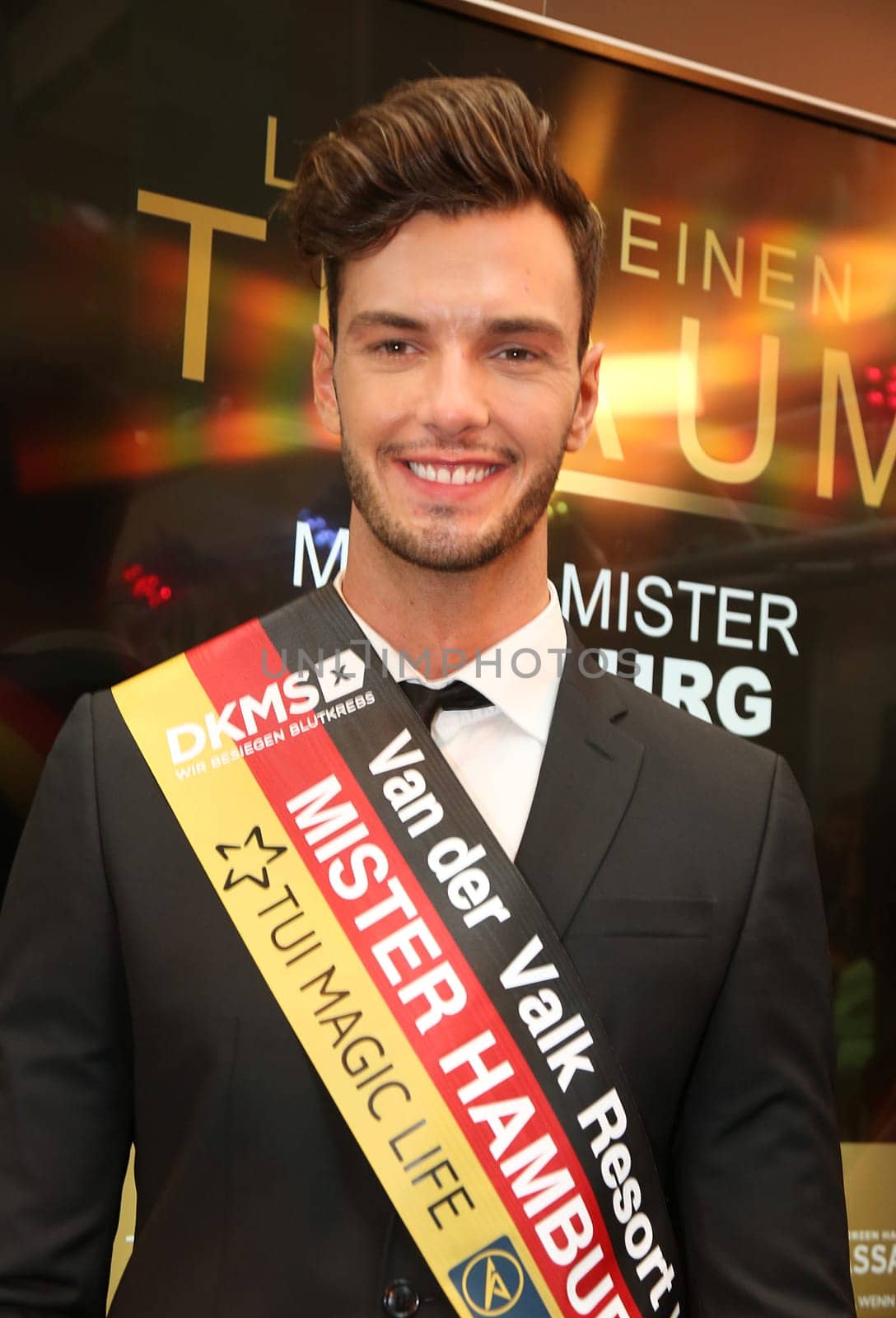 Tom von Holzapfel , Mister Hamburg 2018 Winner  ,  .Miss & Mister Hamburg modelcontest   2018 at the  Europapassage Hamburg . 31.08.2018