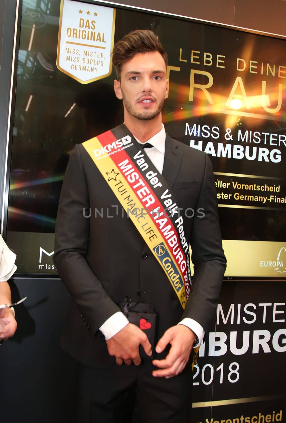 Tom von Holzapfel , Mister Hamburg 2018 Winner  ,  .Miss & Mister Hamburg modelcontest   2018 at the  Europapassage Hamburg . 31.08.2018