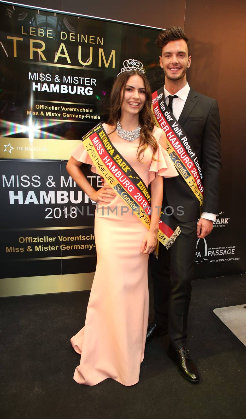 Pricilla Klein,  Tom von Holzapfel ,  Mister Hamburg 2018 Winner  ,  .Miss & Mister Hamburg modelcontest   2018 at the  Europapassage Hamburg . 31.08.2018