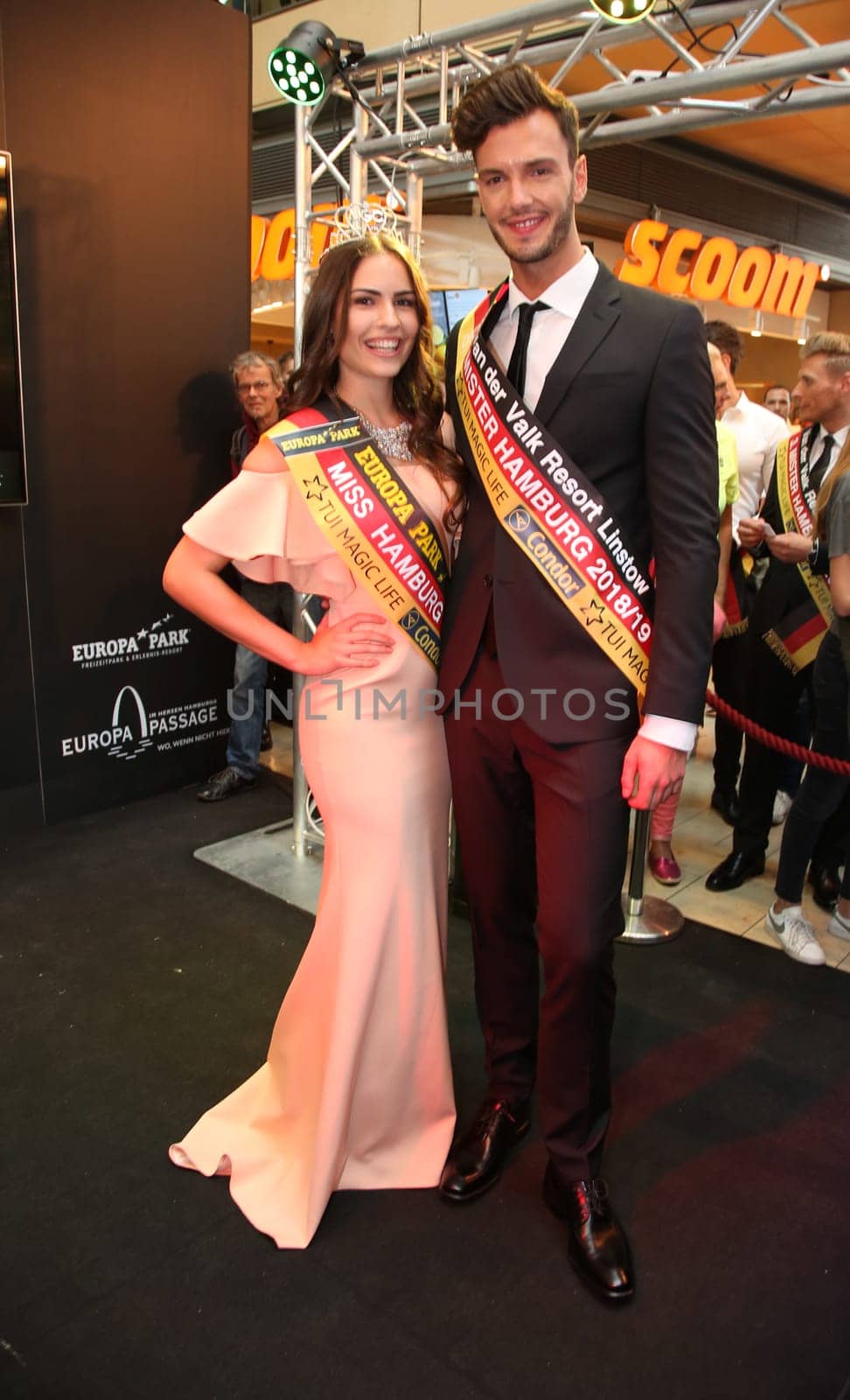 Pricilla Klein,  Tom von Holzapfel ,  Mister Hamburg 2018 Winner  ,  .Miss & Mister Hamburg modelcontest   2018 at the  Europapassage Hamburg . 31.08.2018