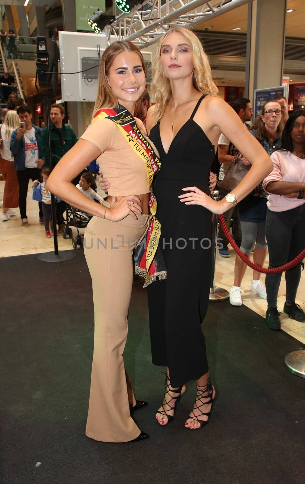 Laura-Sophie Hering  and Jolina Fust, .Miss & Mister Hamburg modelcontest   2018 at the  Europapassage Hamburg . 31.08.2018