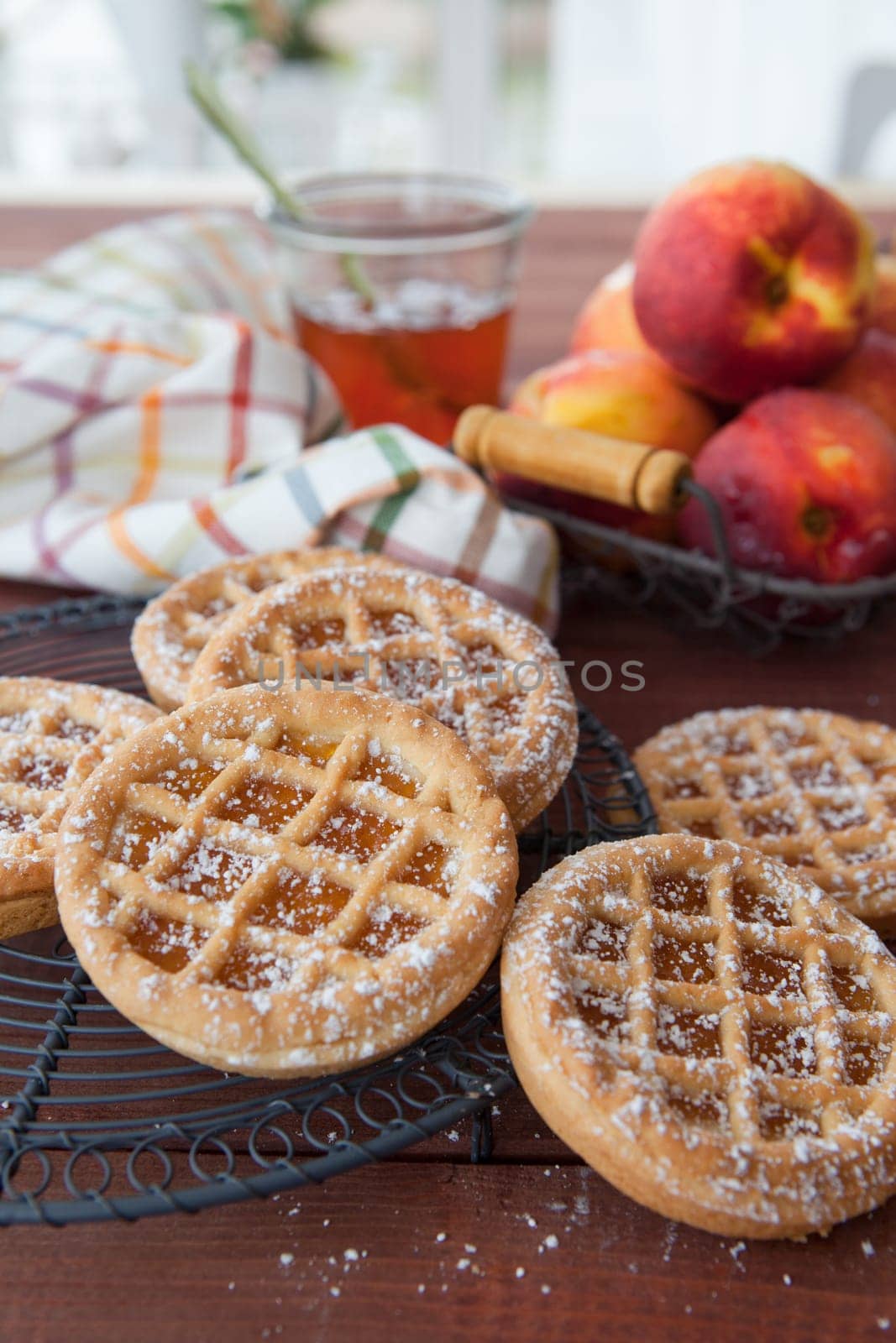 Little pies made from short crust and peach jam