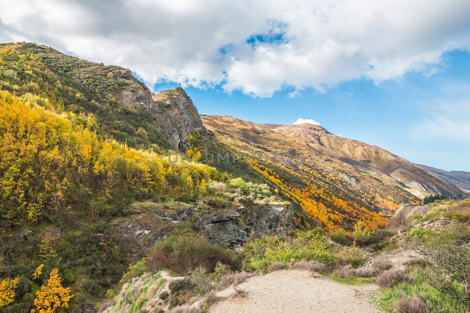Mountains near Kawarau river in daytime, Queenstown, New Zealand