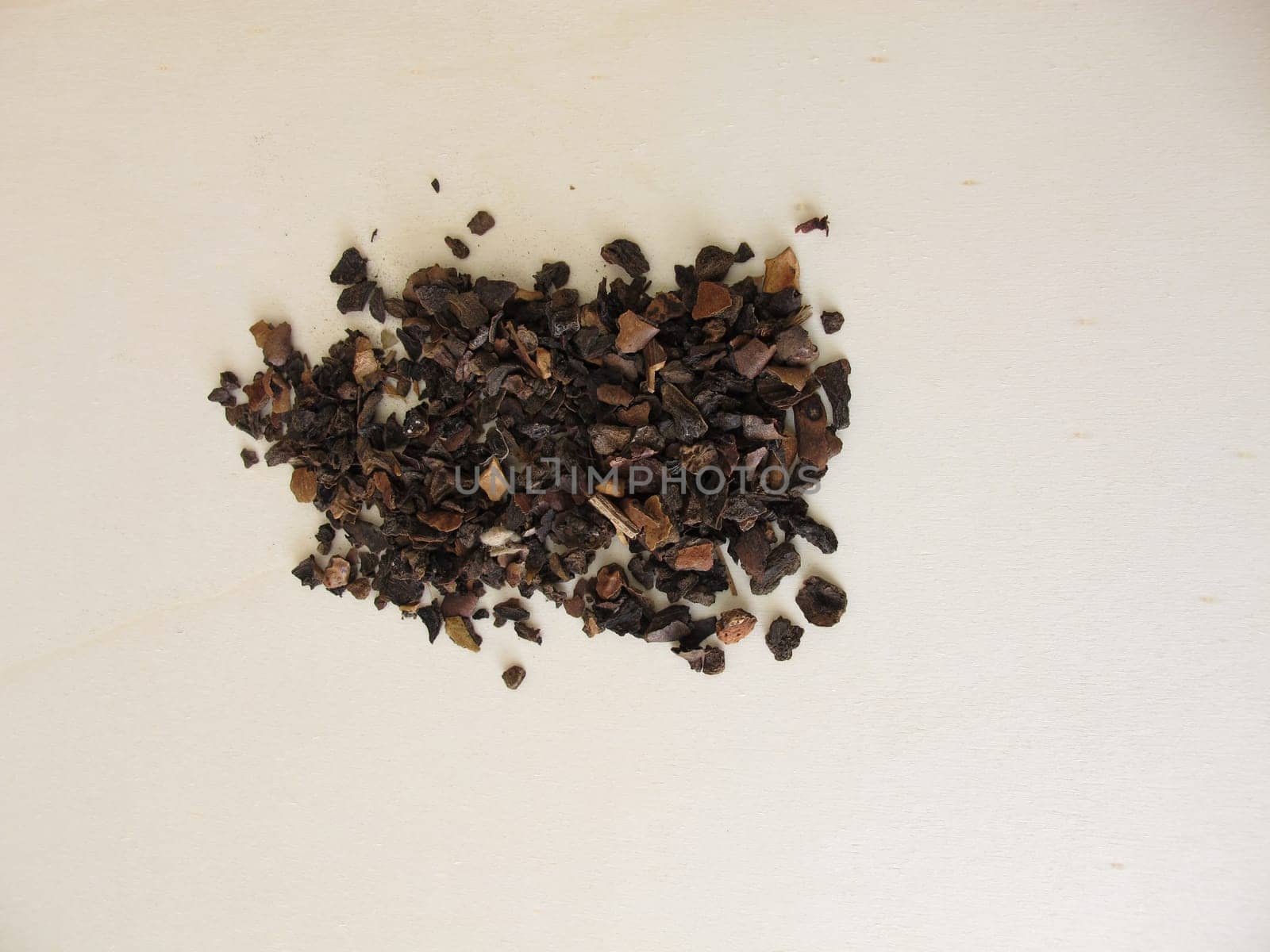 Dried outer walnut shells, Cortex Juglandis Nucum