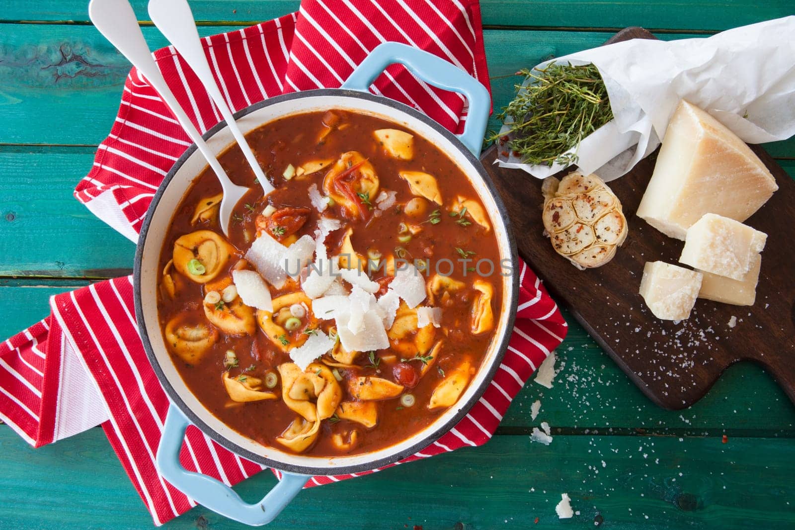 Delicious tortellini in a tomato sauce / soup in a pan