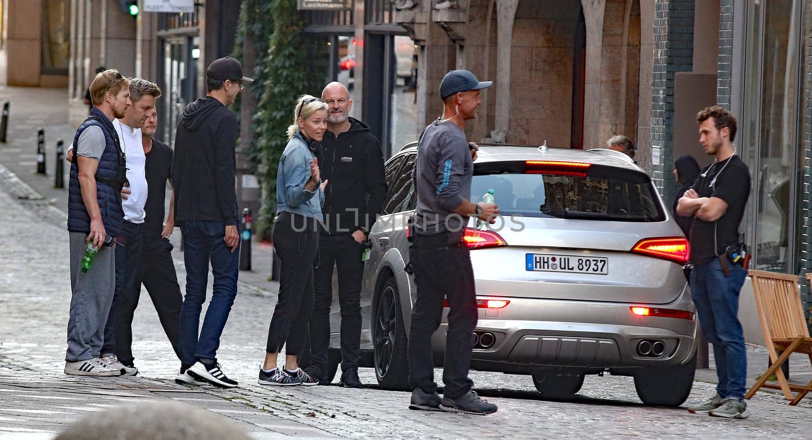 Elizabeth Banks  and Crew .filming 3 Angel for  Charlie  at the  Fleet Island Hamburg
