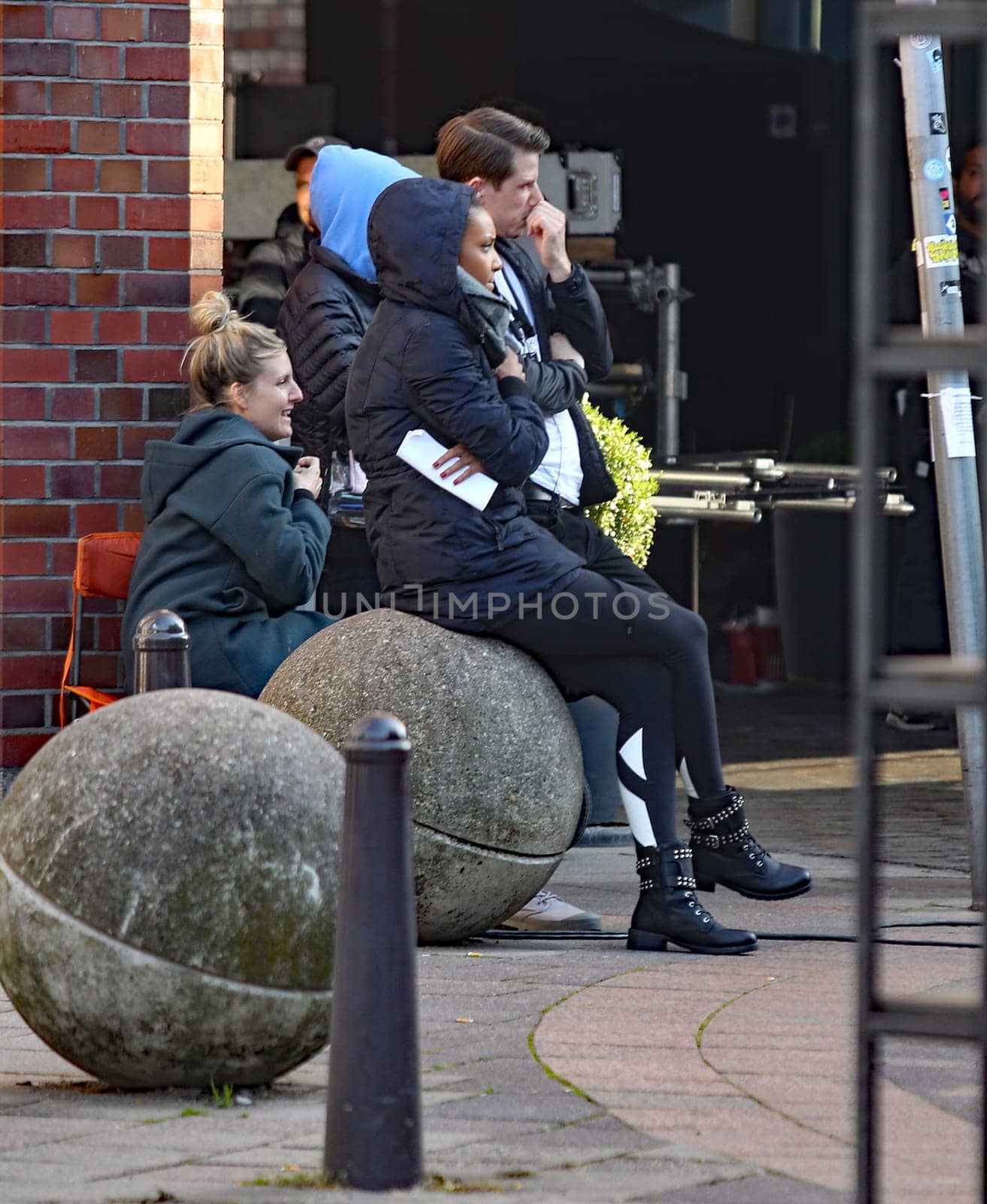 Naomi Scott and Jonathan Tucker ,.filming 3 Angel for  Charlie  at the  Fleet Island Hamburg