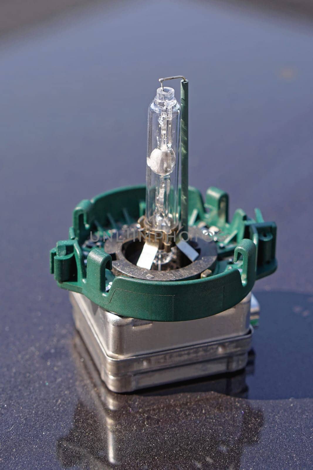 Xenon filament spare bulb for car headlights