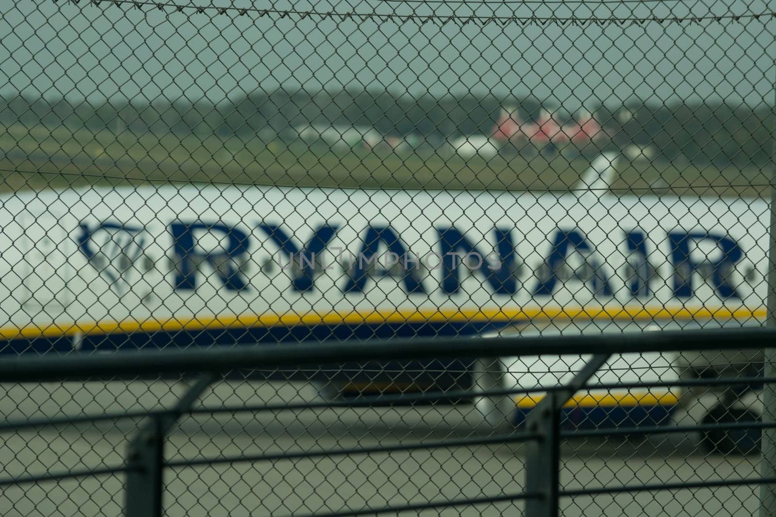 WEEZE, NRW, GERMANY - SEPTEMBER 10, 2018:.Flugzeug der Fluggesellschaft Ryanair auf dem Rollfeld des Flughafen Weeze...WEEZE, NRW, GERMANY - SEPTEMBER 10, 2018:.Airplane of the airline Ryanair on the runway of Weeze airport.
