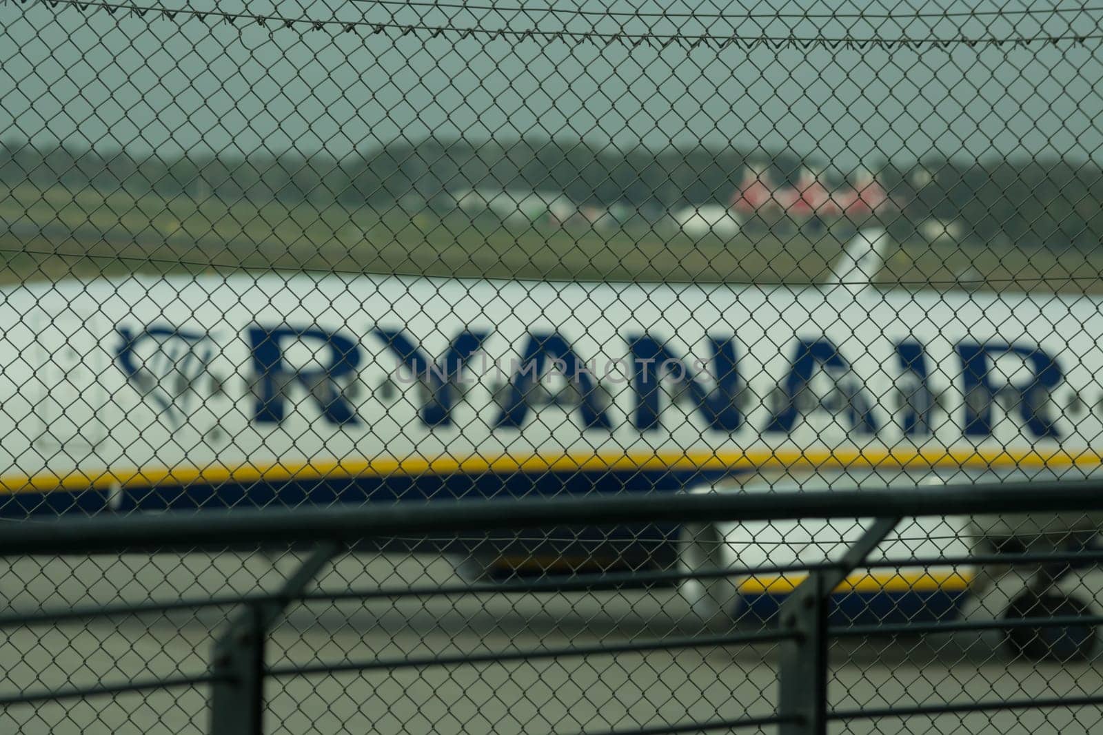 WEEZE, NRW, GERMANY - SEPTEMBER 10, 2018:.Flugzeug der Fluggesellschaft Ryanair auf dem Rollfeld des Flughafen Weeze...WEEZE, NRW, GERMANY - SEPTEMBER 10, 2018:.Airplane of the airline Ryanair on the runway of Weeze airport.
