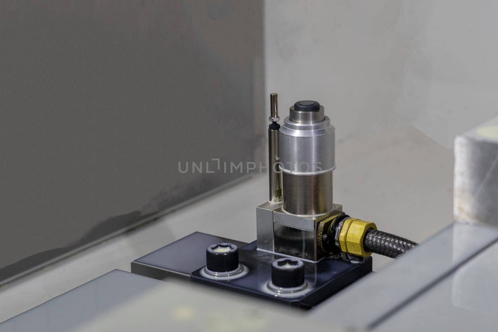 CNC setting tool length on the machine