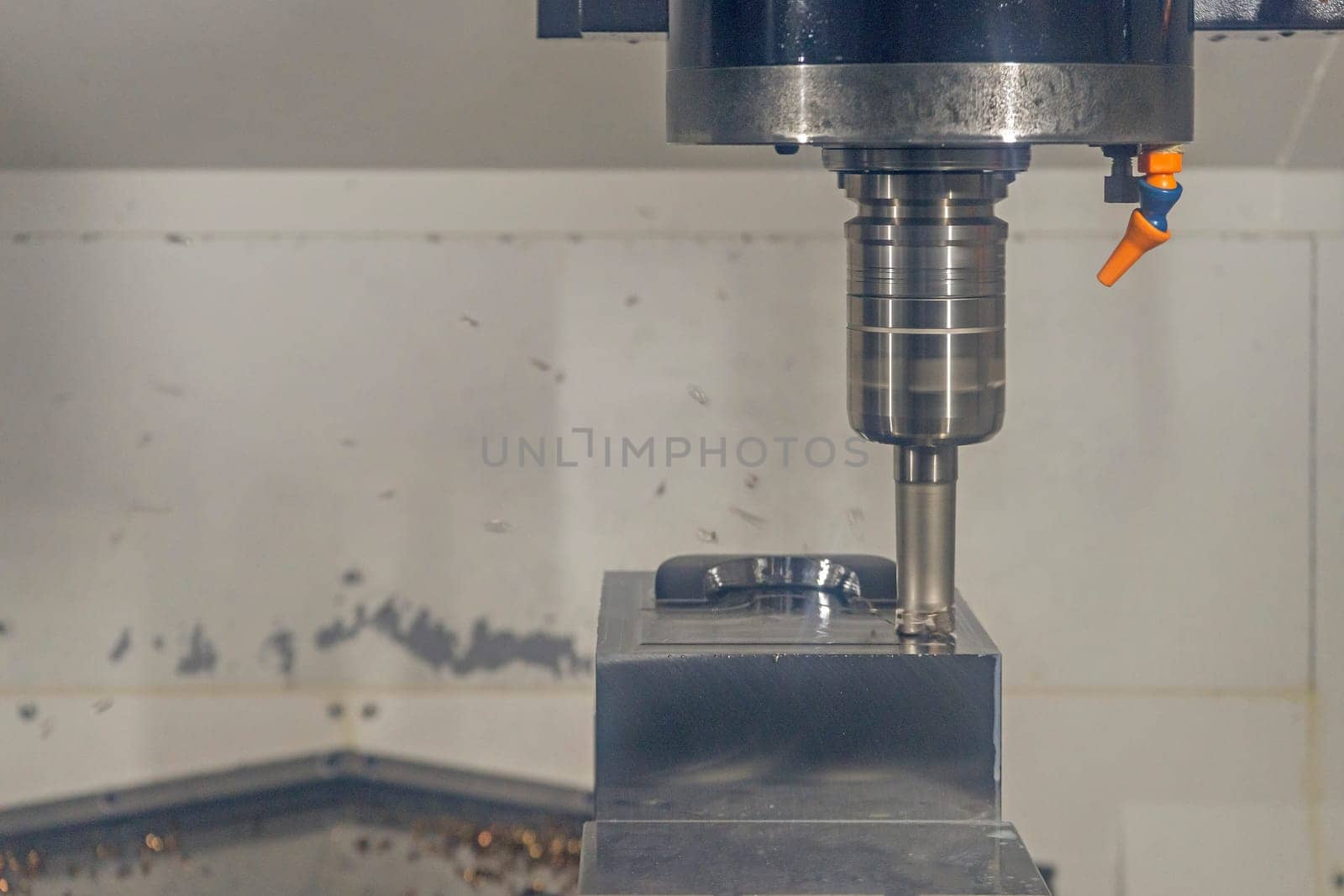cnc machine center cutting metal  millin industrial