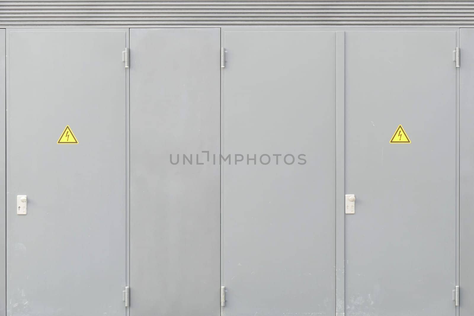 Control cabinet with electrical installations