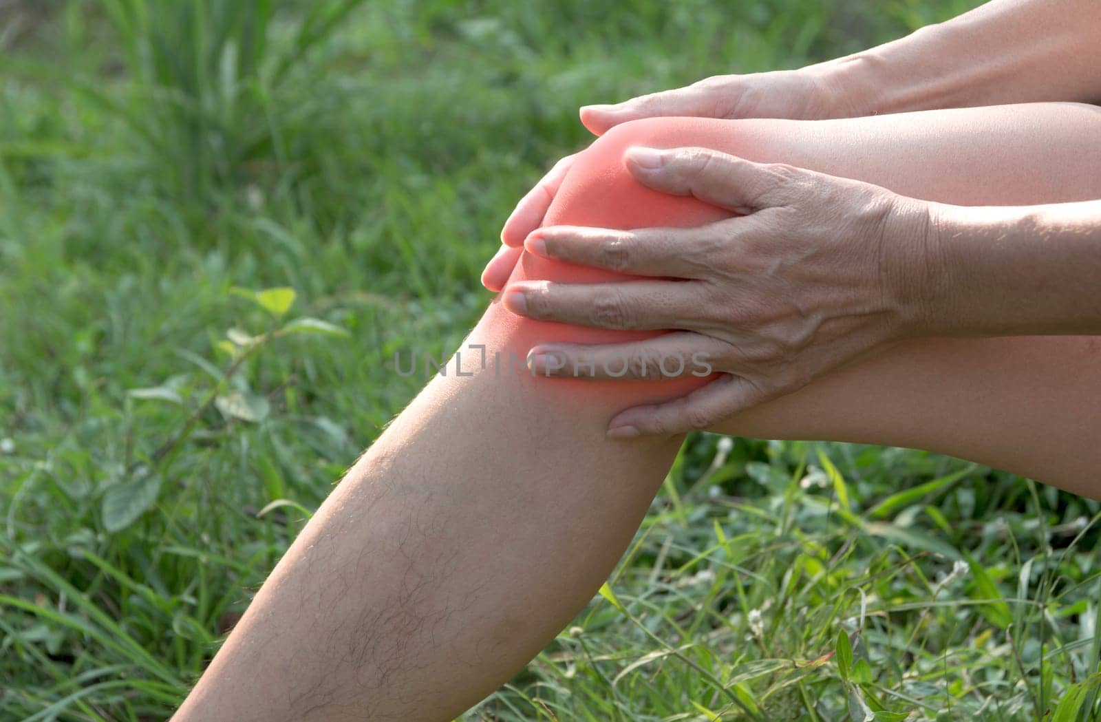 The guy clings to a bad leg. The pain in his leg after exercise. The pain is highlighted in red.