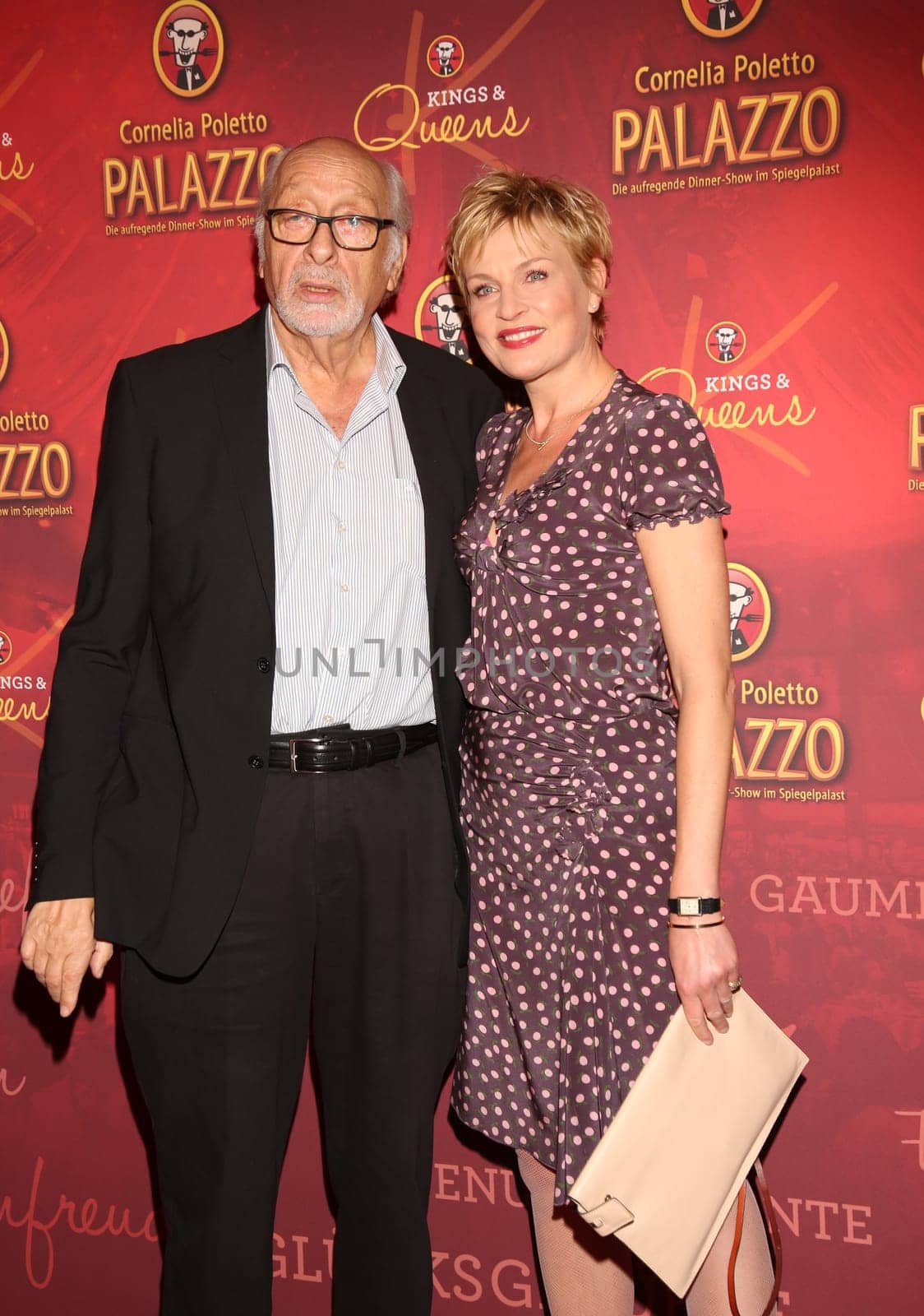 Karl Dall und Sanna Englund  , .Hamburg Premiere von    PALAZZO Dinner - Show King and Queens  im  PALAZZO-Spiegelpalast Hamburg