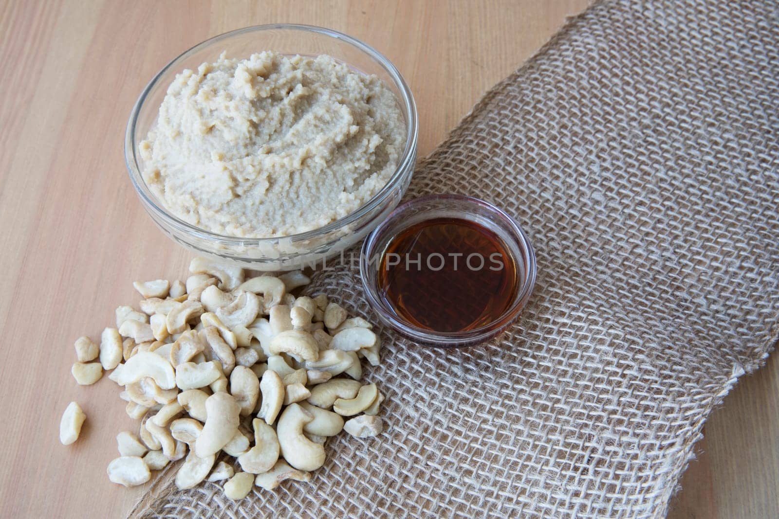 Vegan sweet cashew cream dessert topping with Ingredients.