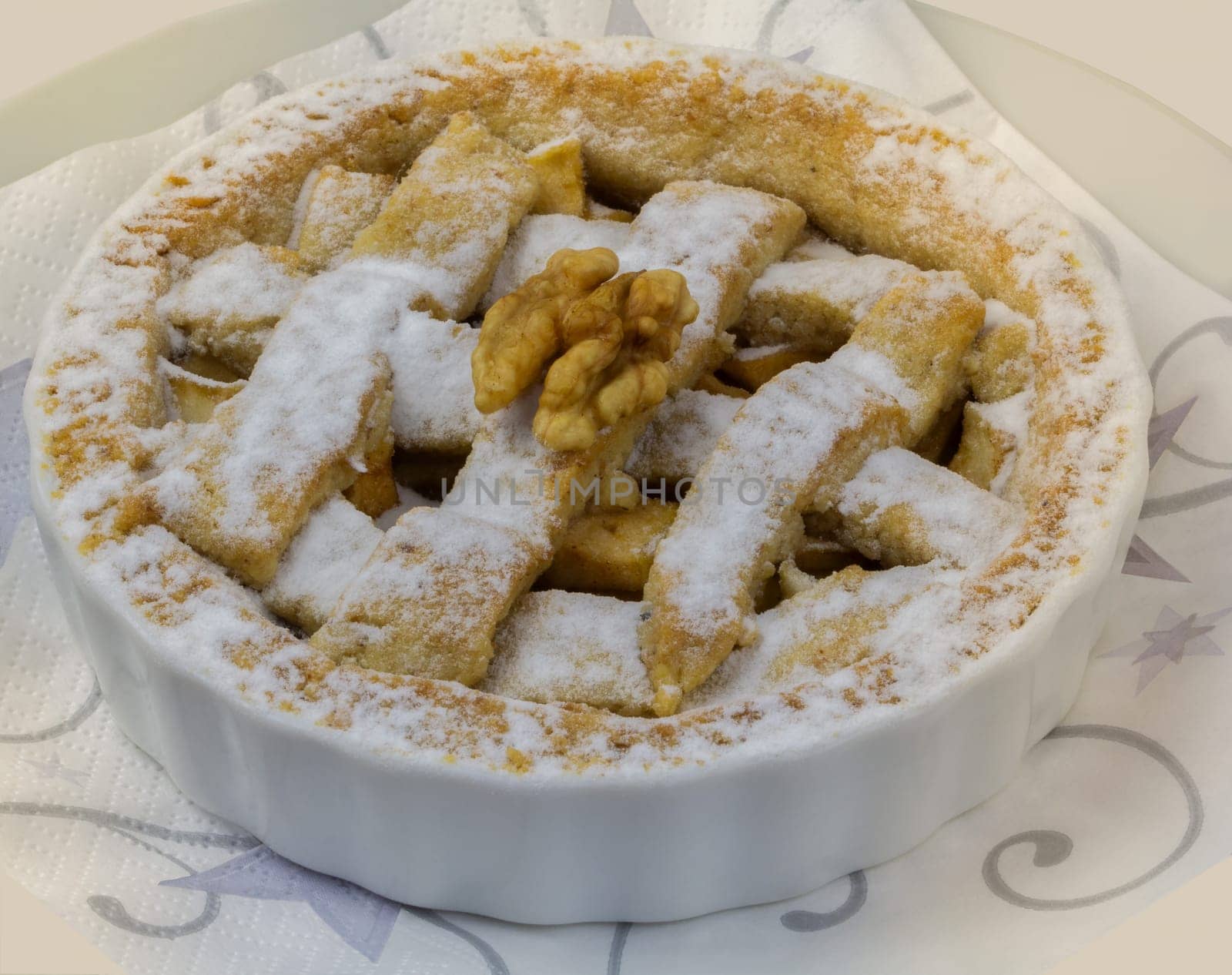 Apple tart with walnuts