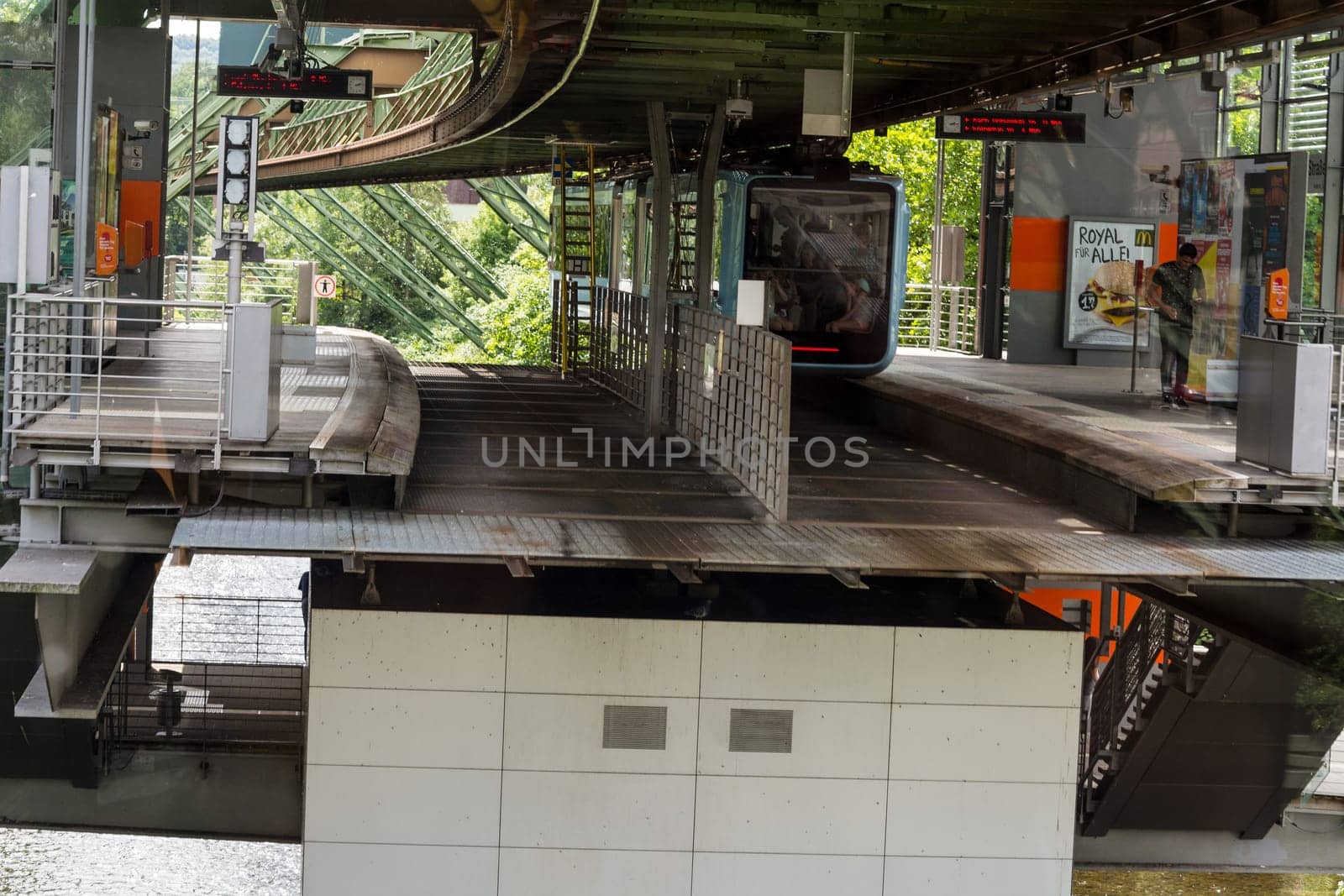 Schwebebahn im Bahnhof Wuppertal Vohwinkel.Die Hochbahn ist dient der öffentlichen Personenbeförderung...WUPPERTAL  NRW  GERMANY - JULY 31  2017:. Suspension railway in the station Wuppertal Vohwinkel.Die Hochbahn is used for public transport.