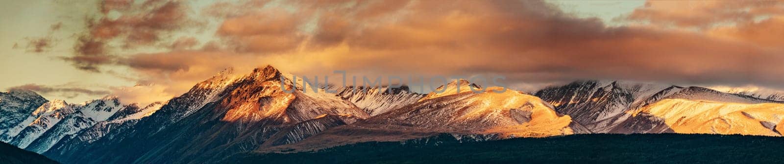 Snowcapped Mt. Cook Peak during Sunset in Mt. Cook National Park, magnificent rugged mountain with snow and ice, South Island, New Zealand