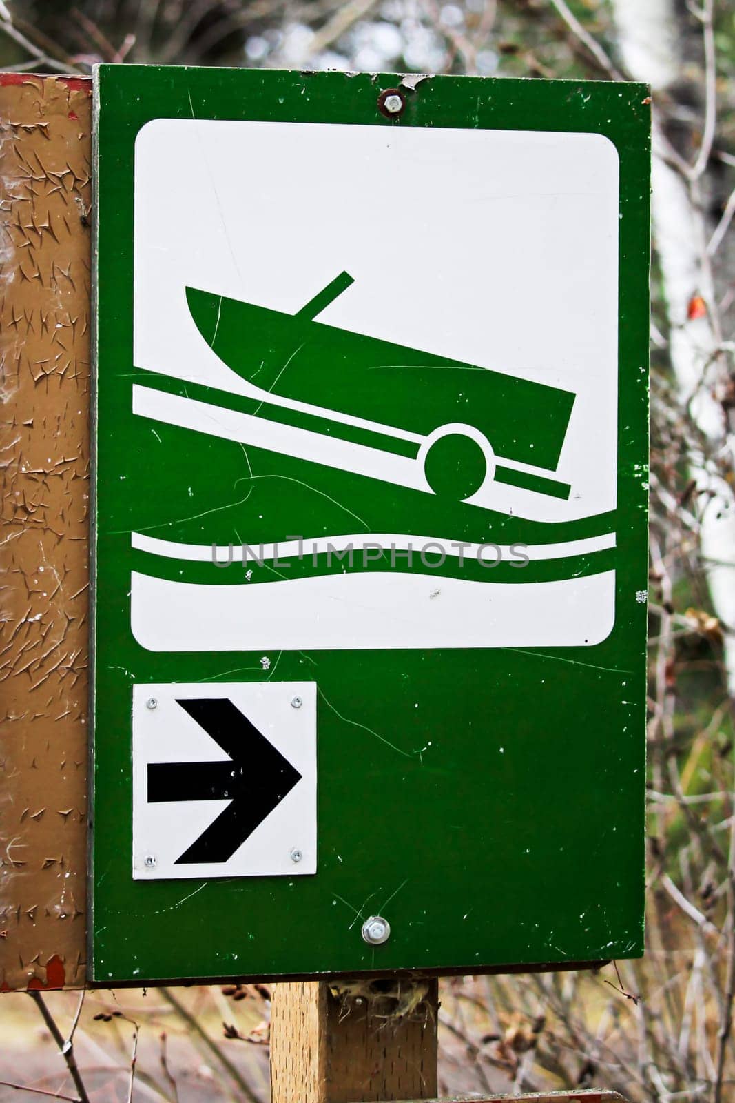 Direction to boat launch sign