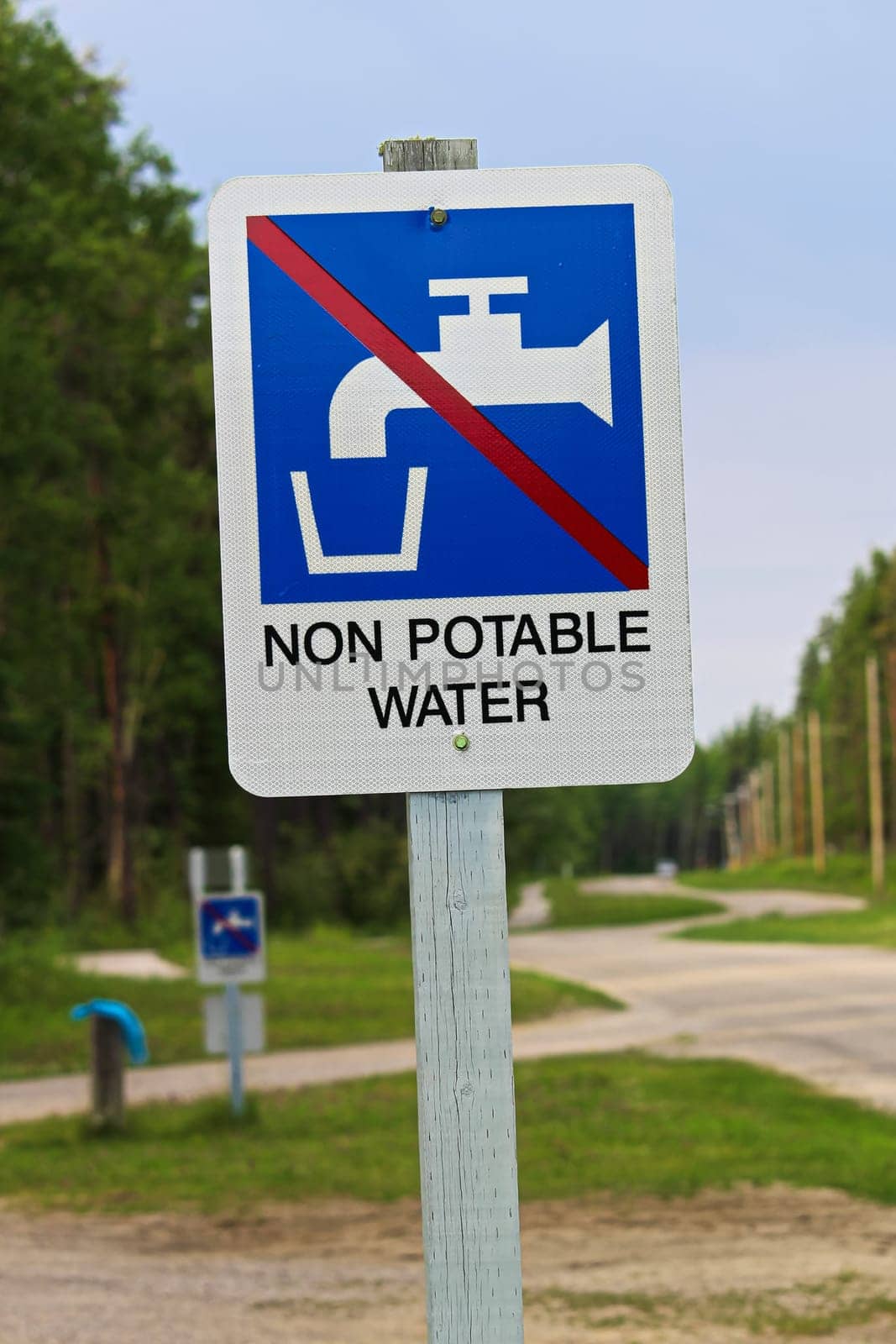 A non potable water sign at a sanidump station.