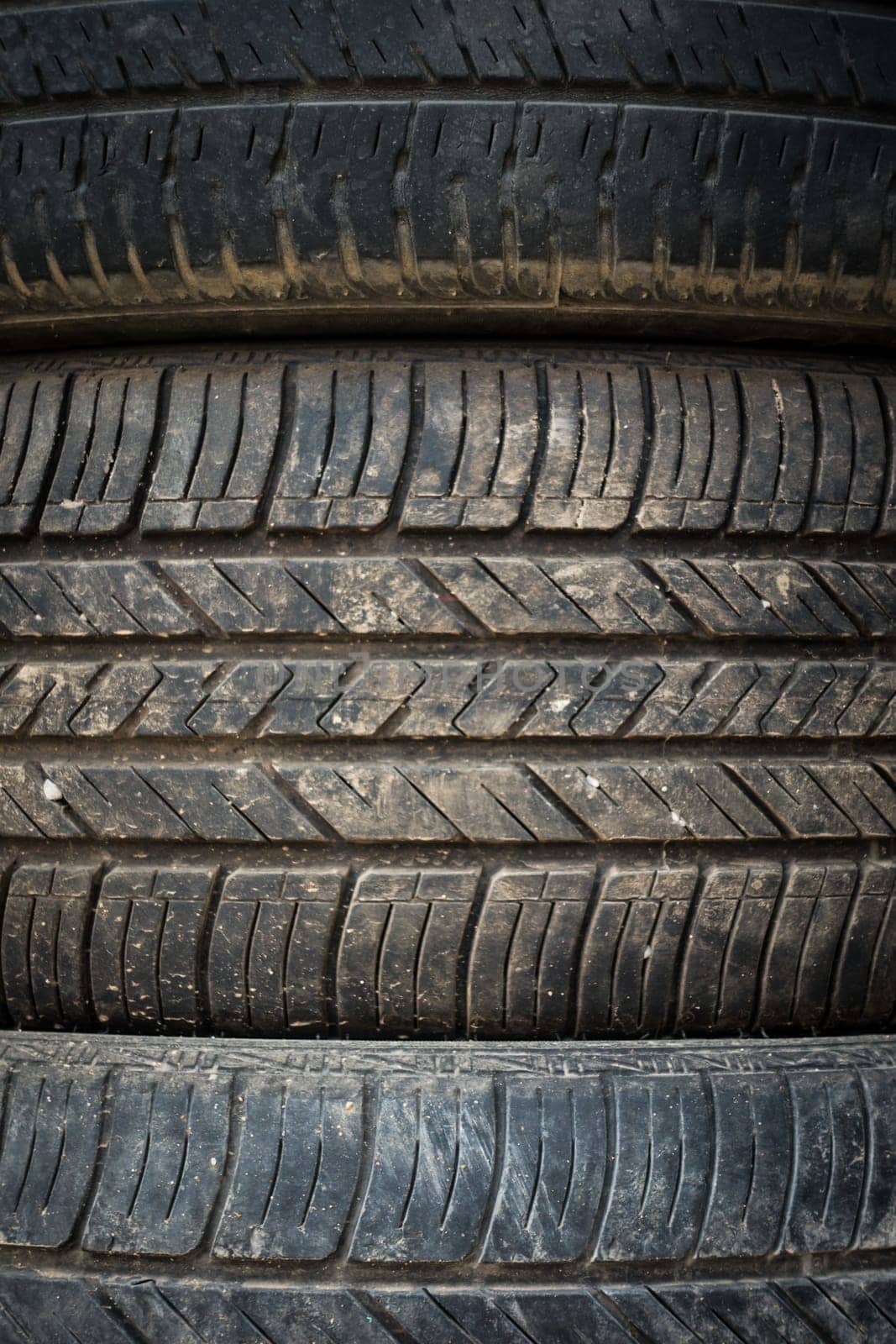 Tyre lines are clearly visible