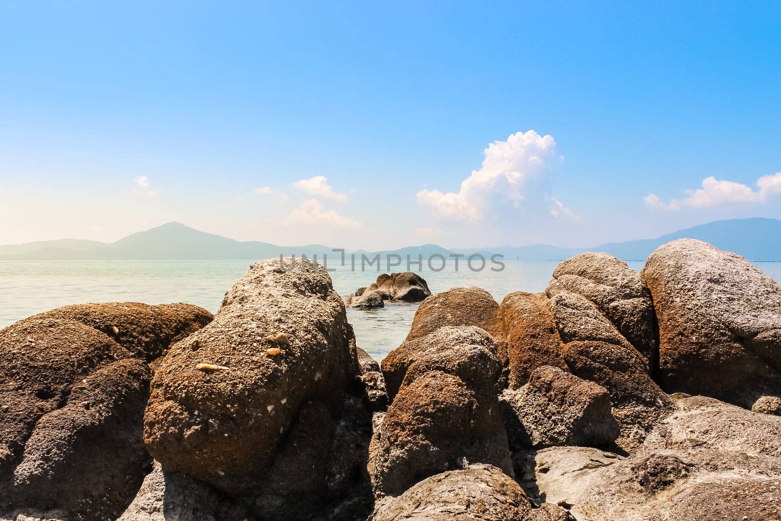 Beach Vacation Smooth Rocky Shore Blue Water Ocean Travel