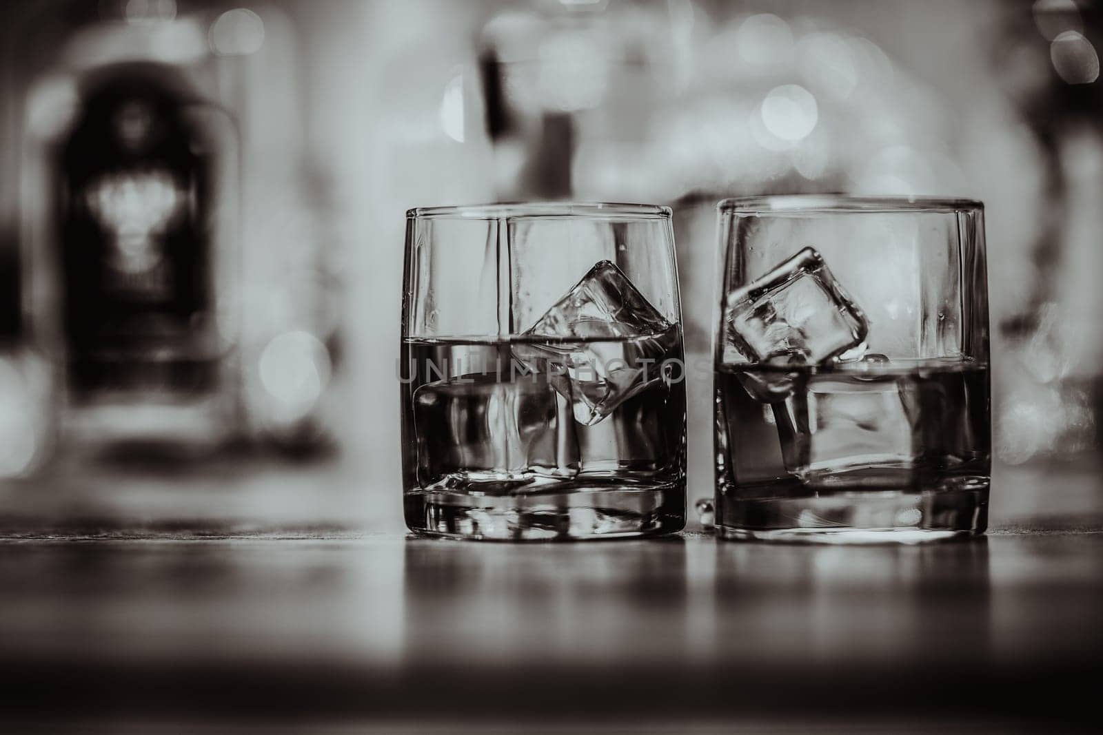 2 glasses of whiskey black and white
