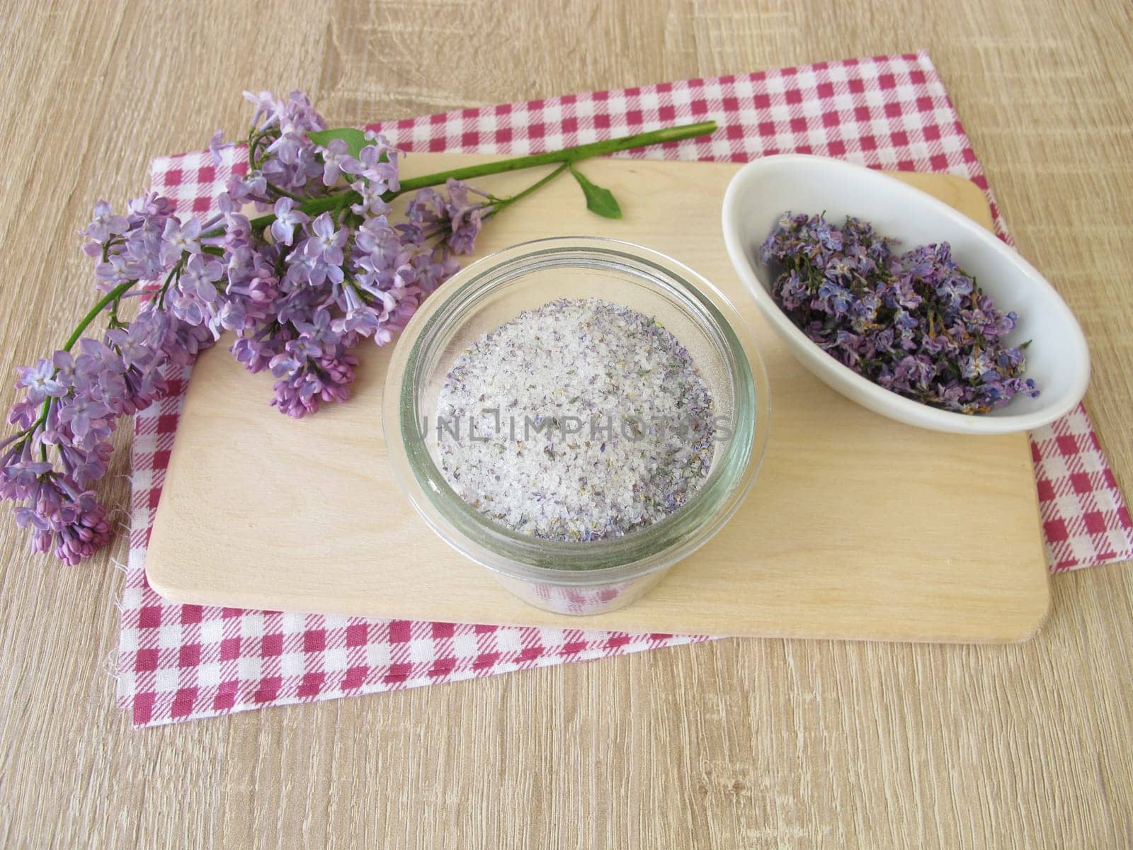 Sugar with lilac flowers