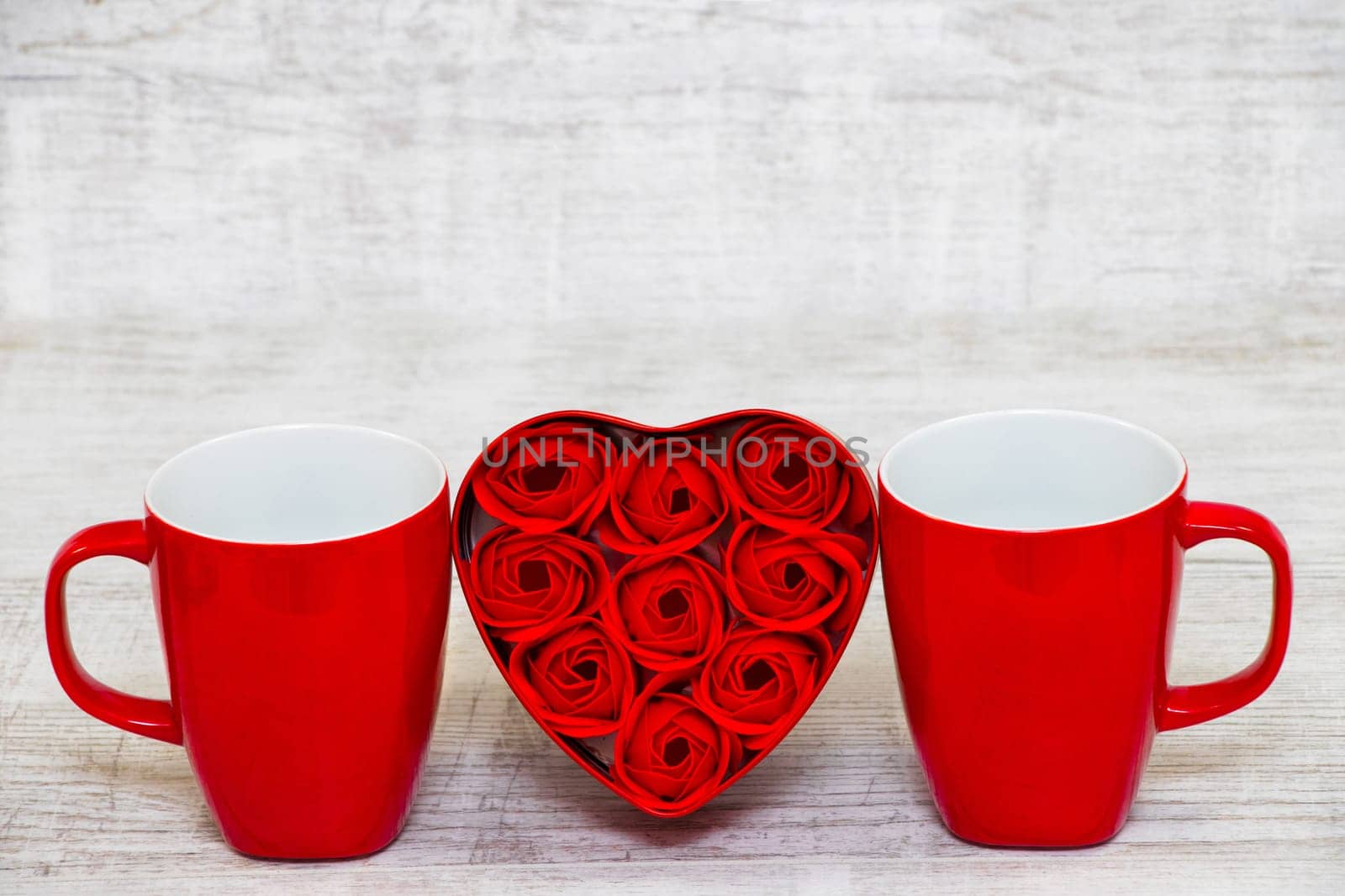 Shiny Red coffee cups and red heart roses