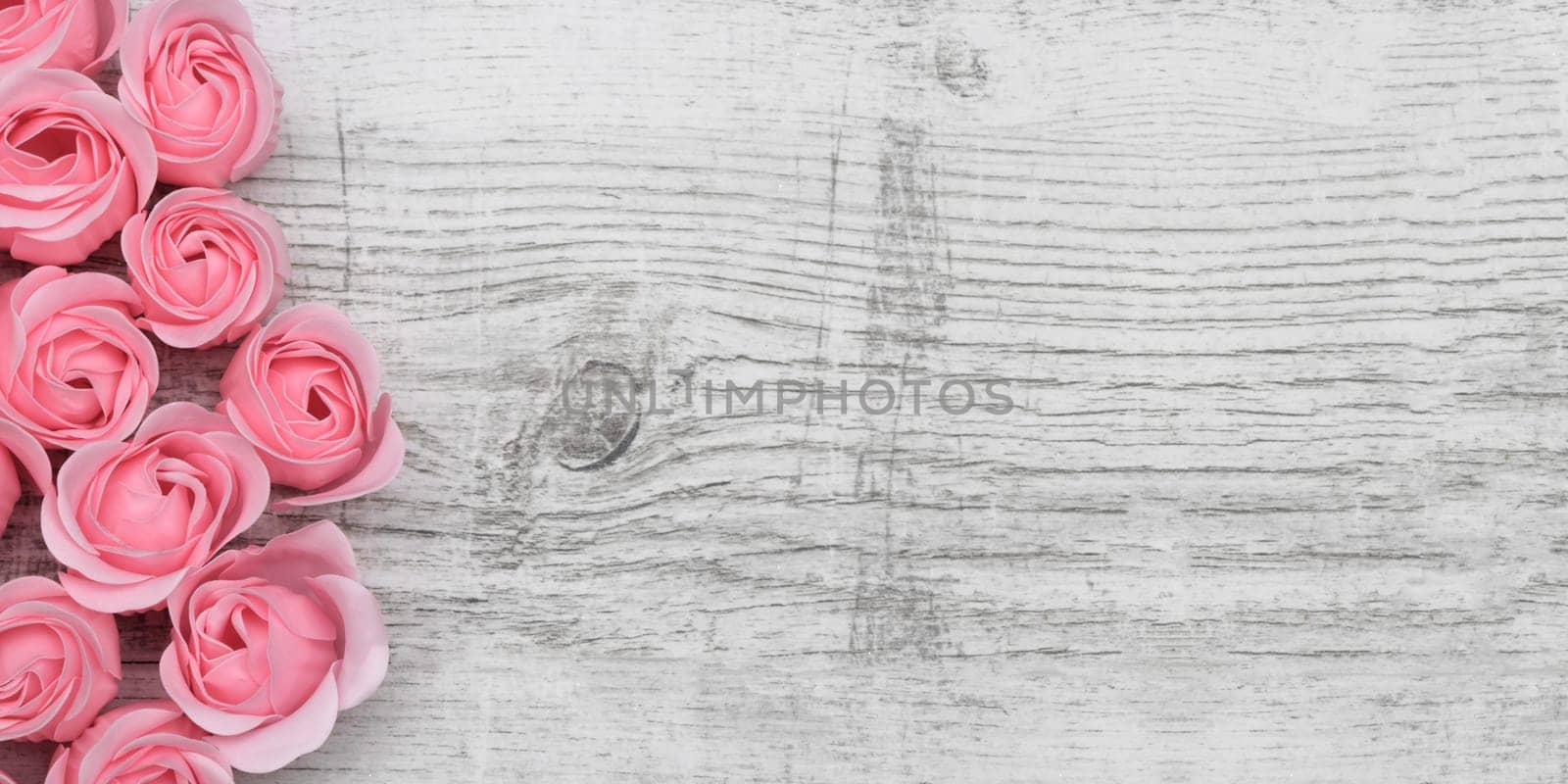 Pink roses on the wooden background