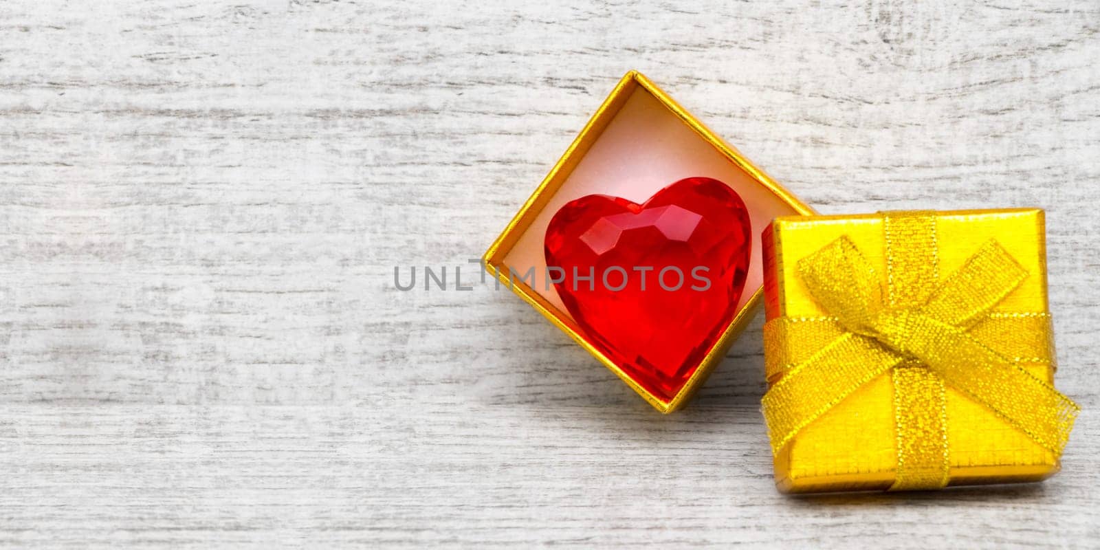 Surprise love box on Valentine's Day