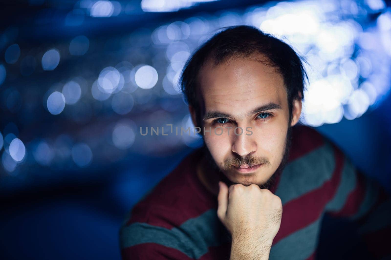 portrait of a guy in a hat on a blurred background.
