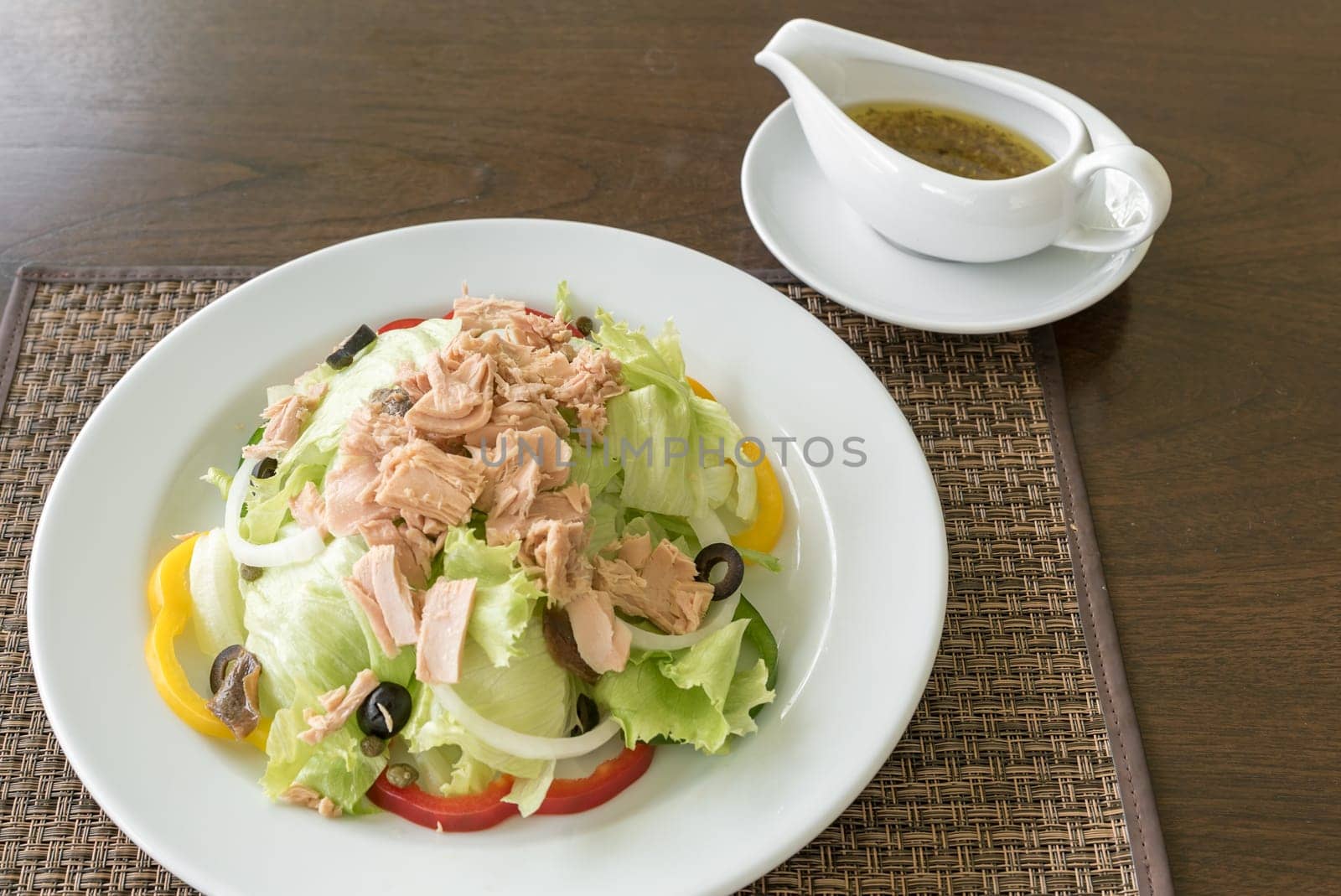 Fresh Tuna Salad with tuna dressing