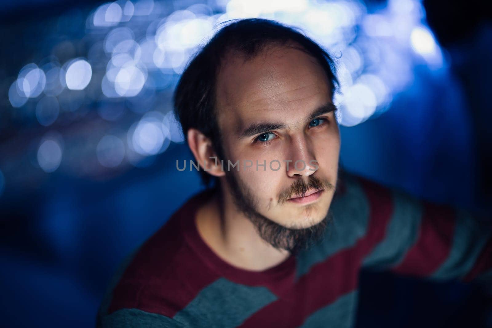 portrait of a guy in a hat on a blurred background.